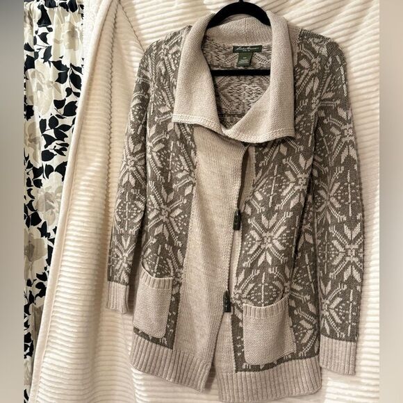 Eddie Bauer cardigan. Size S. Woven with wooden buttons - Picture 1 of 4